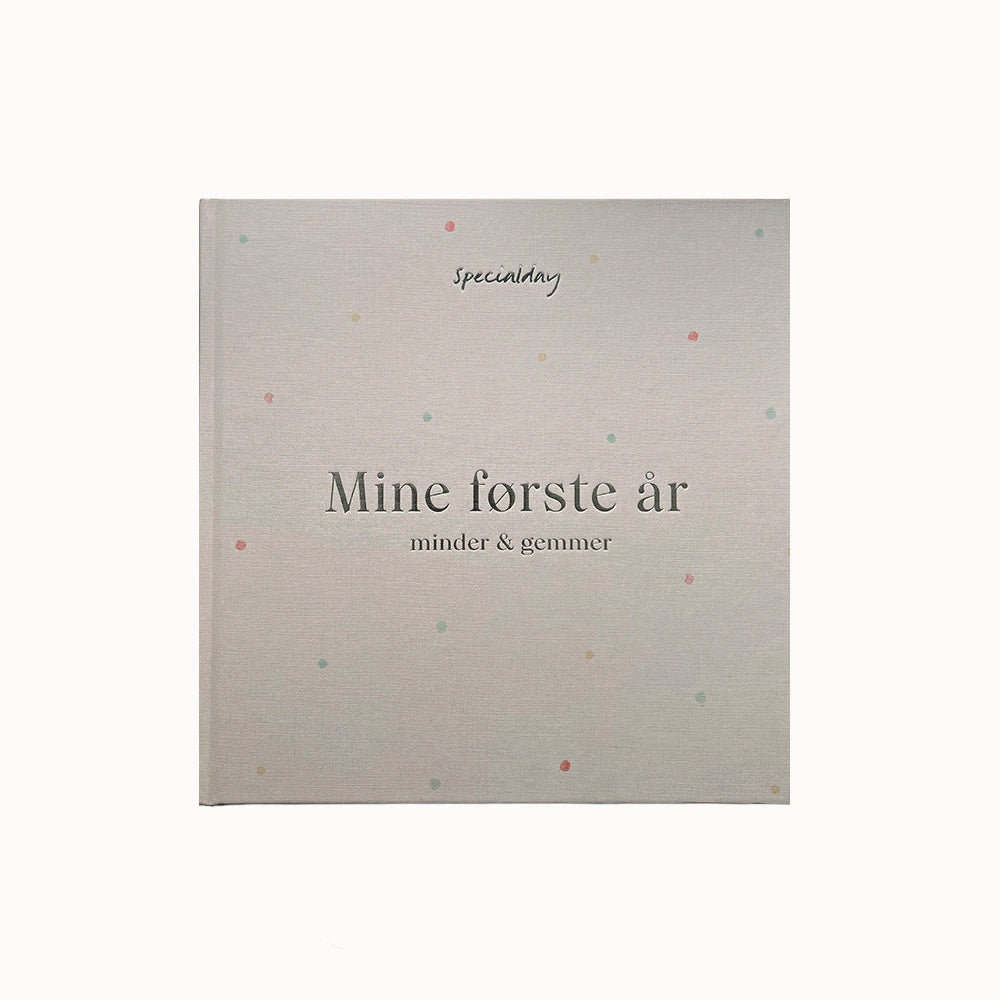 Barnets bog - Mine Første År