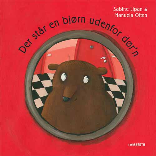 Der står en bjørn udenfor dør´n